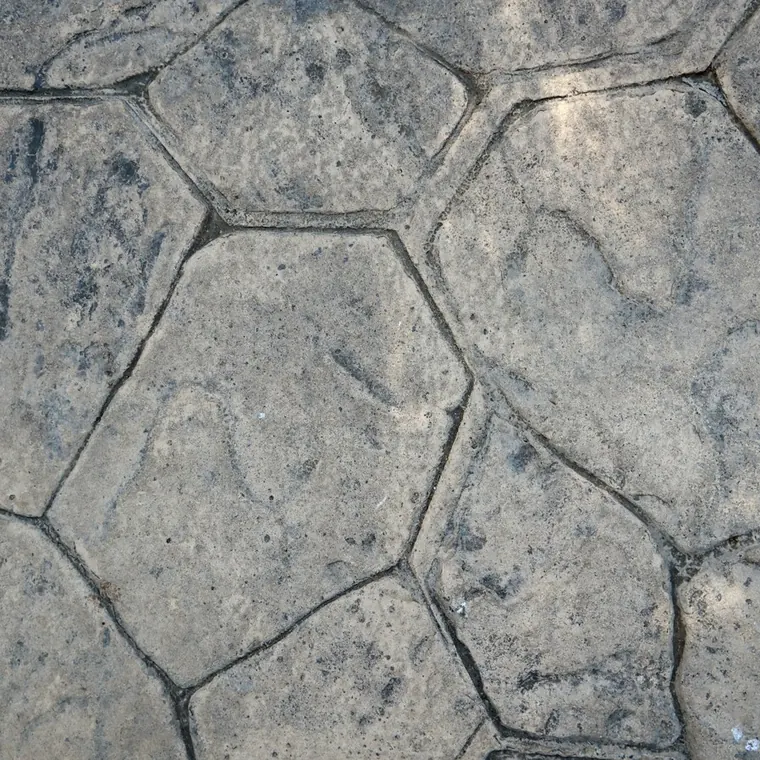 Pavimento de hormigón estampado con diseño de piedra laja